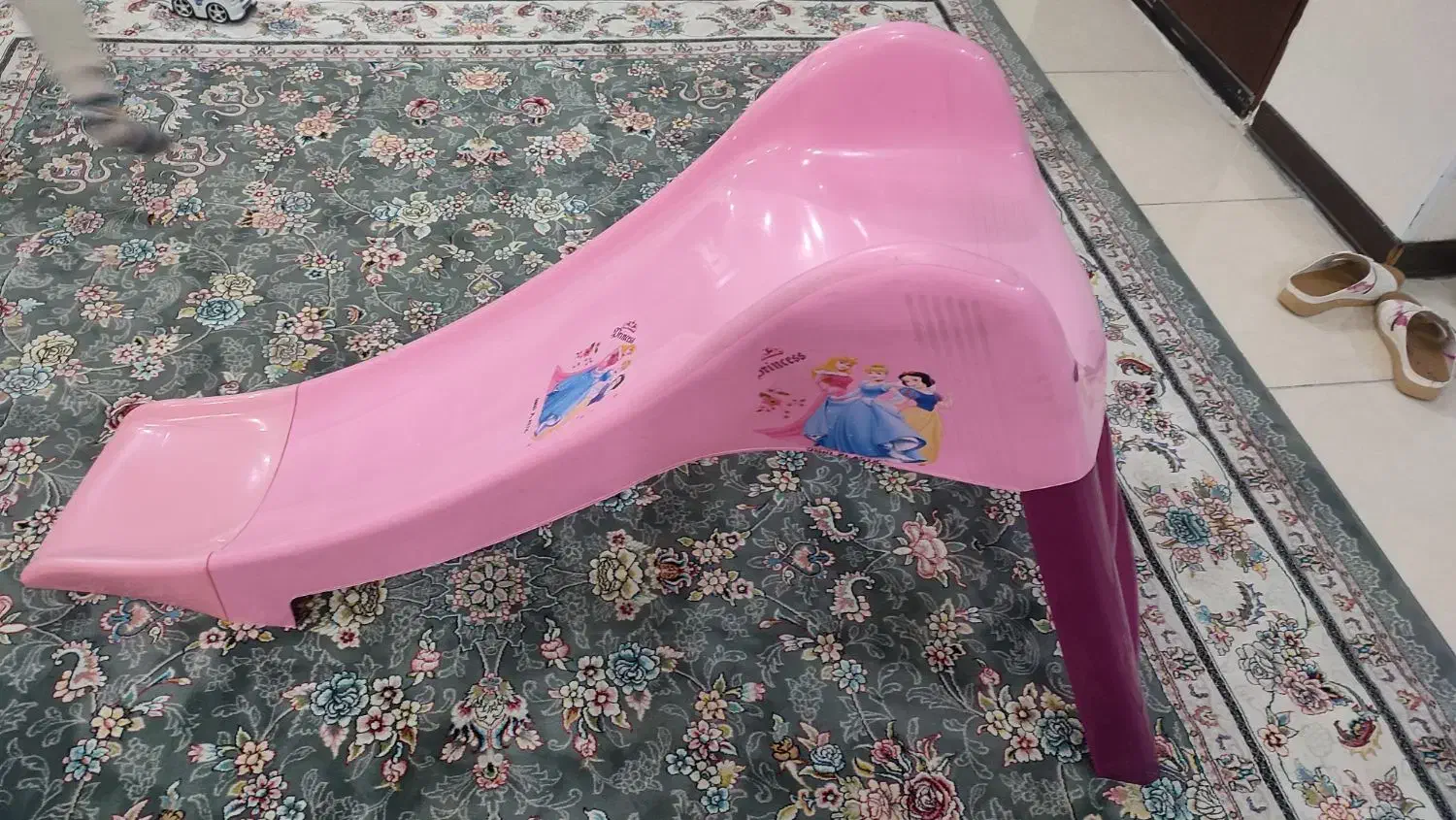 سرسره|اسباب‌بازی بچه|کرج, بنیاد|دیوار