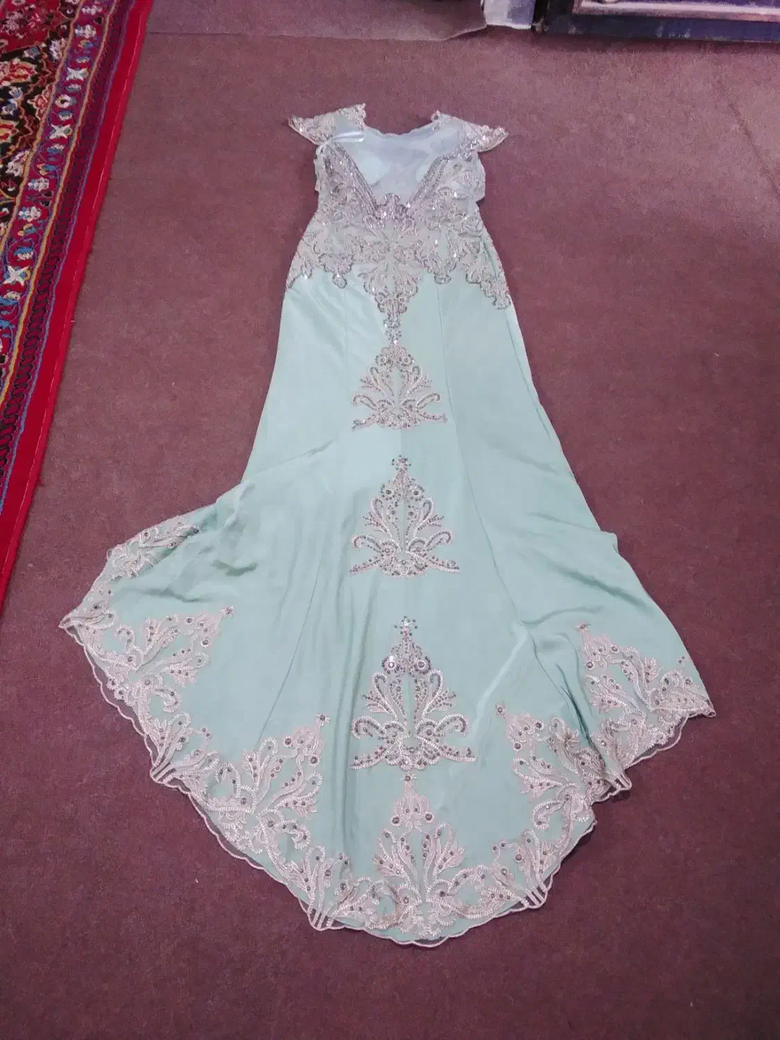 لباس مجلسی|لباس|کلاله, |دیوار