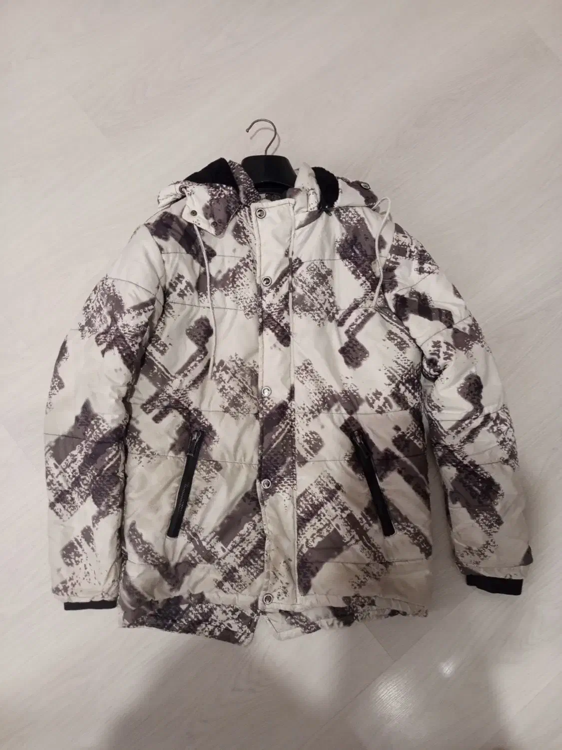 کاپشن|لباس|اردبیل, |دیوار