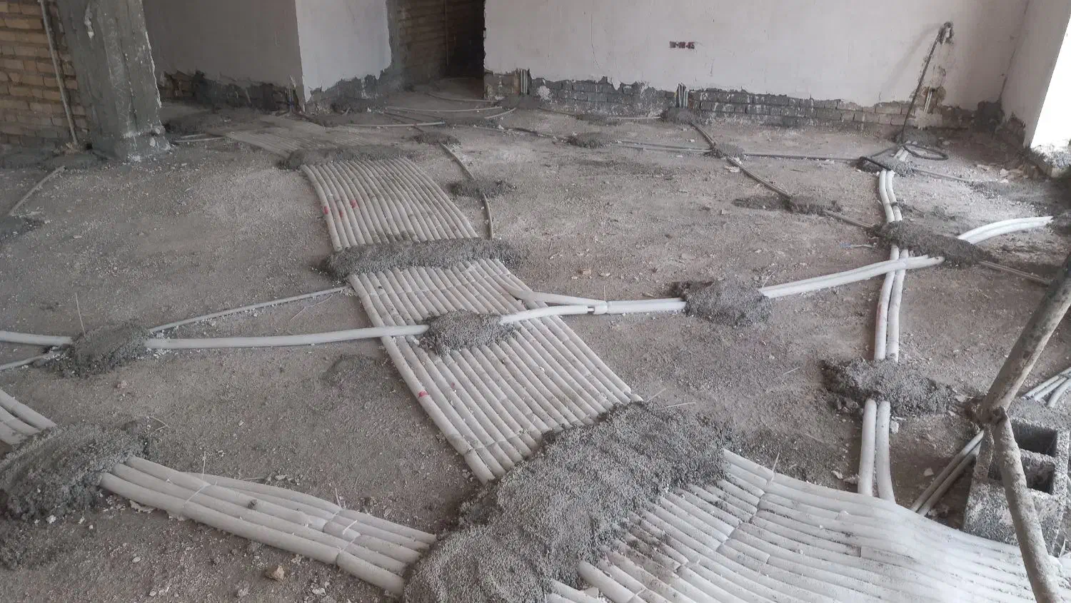 فوم بتون امامی گروه ساختمانی پیمانکاری نبرد سیروان|خدمات پیشه و مهارت|سیروان, |دیوار