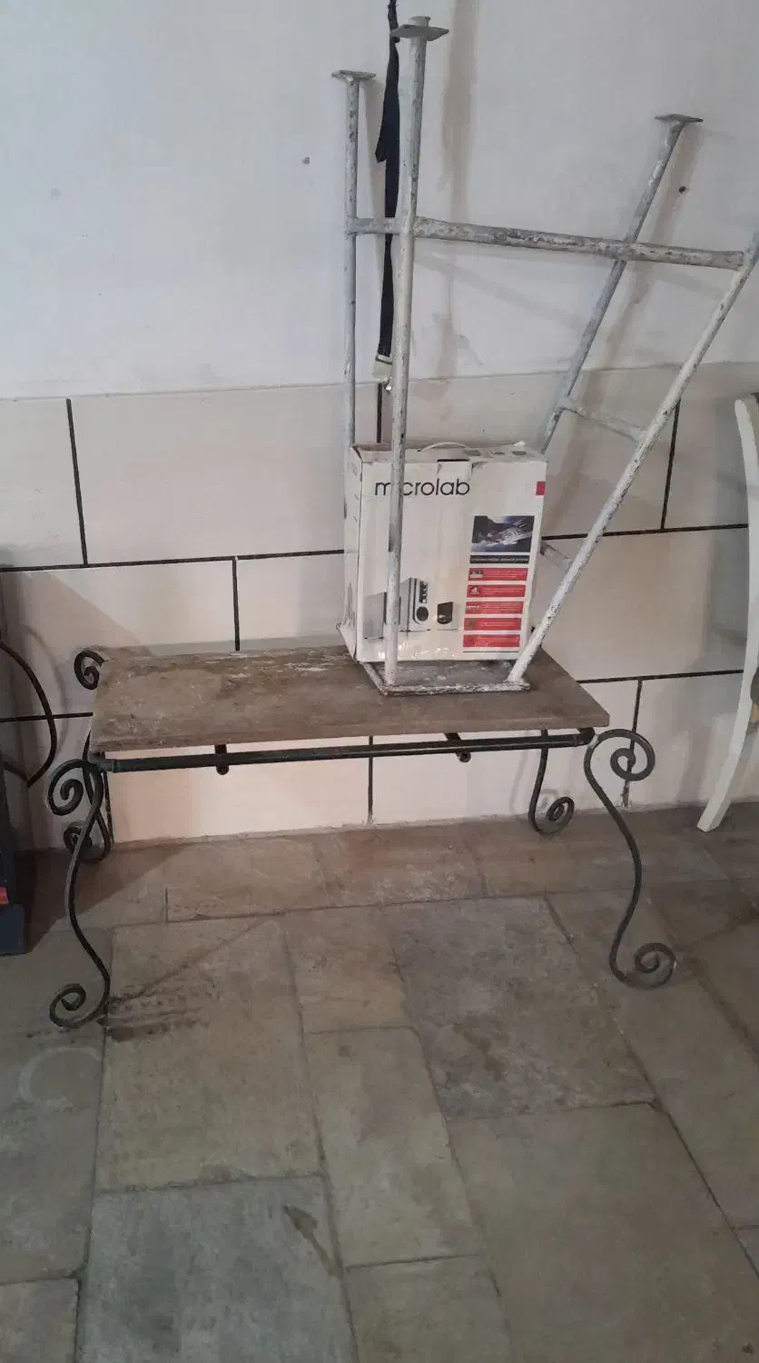 چهارپایه|صندلی و نیمکت|بروجرد, |دیوار