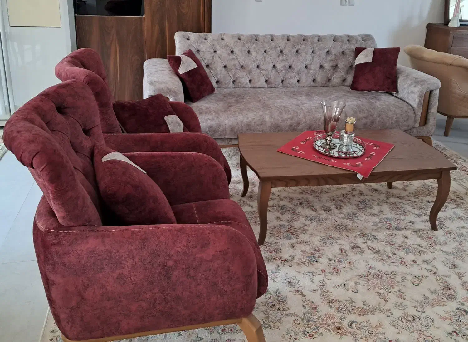 سرویس مبل هشت نفره در حد نو|مبلمان خانگی و میز عسلی|گلوگاه بابل (گلیا), |دیوار