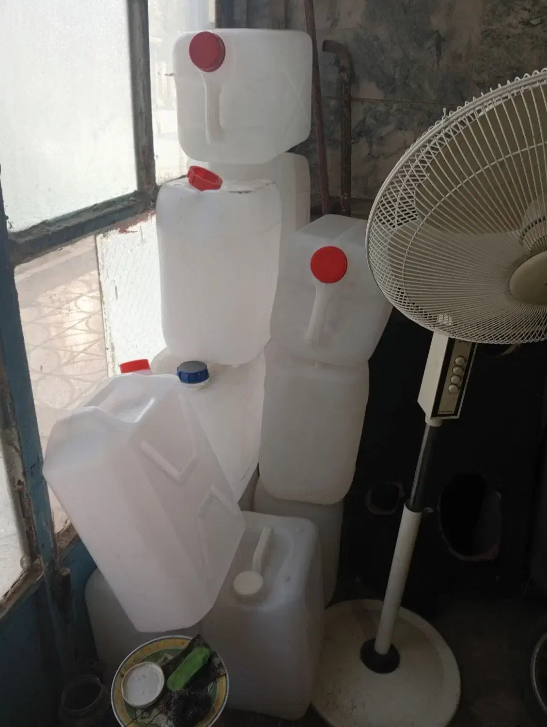 10 عدد 20 لیتری موادنو رنگ سفید برای فروش|ظروف نگهدارنده، پلاستیکی، یک‌بارمصرف|مشهد, توس (بلوار توس)|دیوار