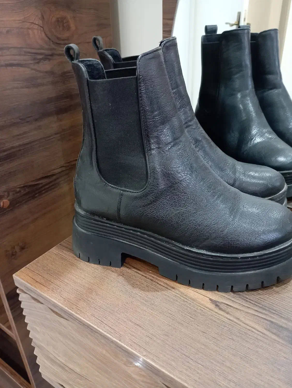 نیم بوت|کیف، کفش، کمربند|شاهین‌شهر, خبرنگار|دیوار