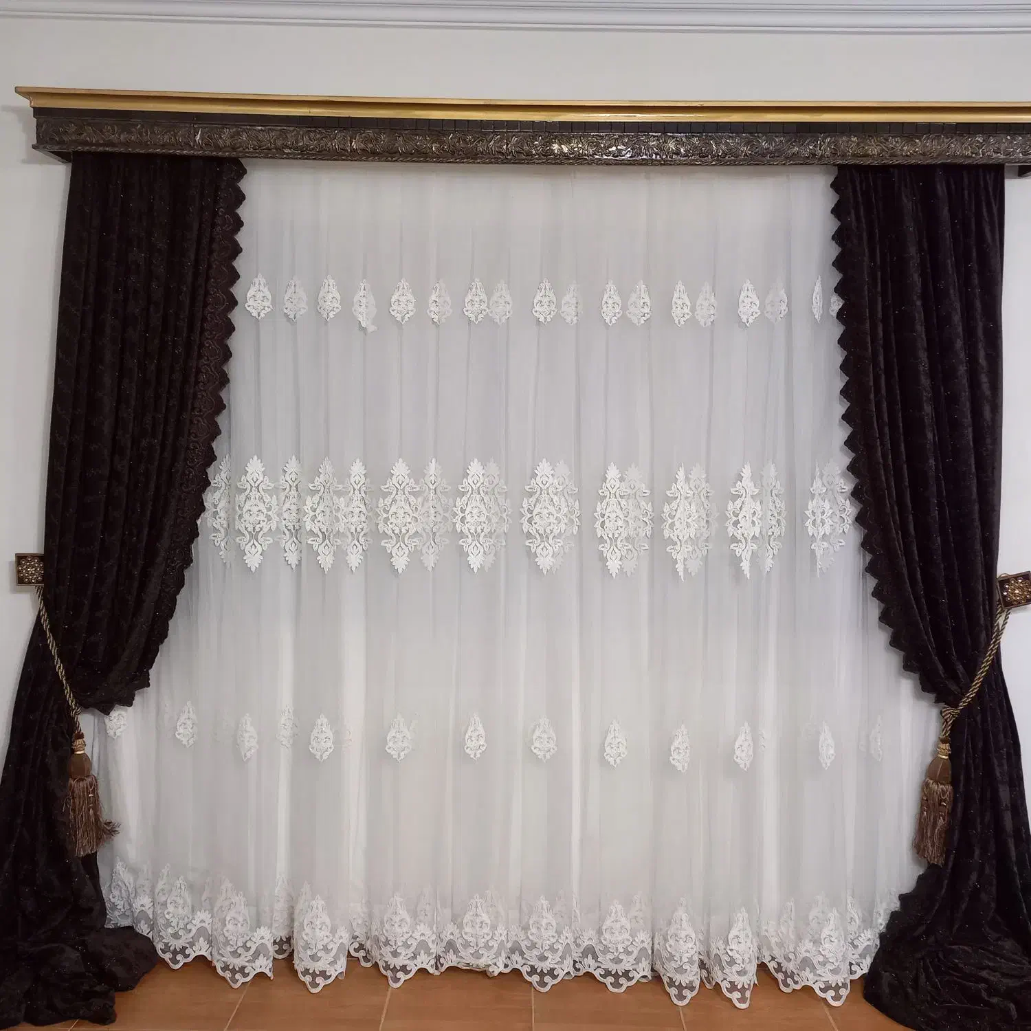 پرده پذیرایی با والان و کتیبه و میل پرده|پرده، رانر، رومیزی|رشت, آزادگان|دیوار