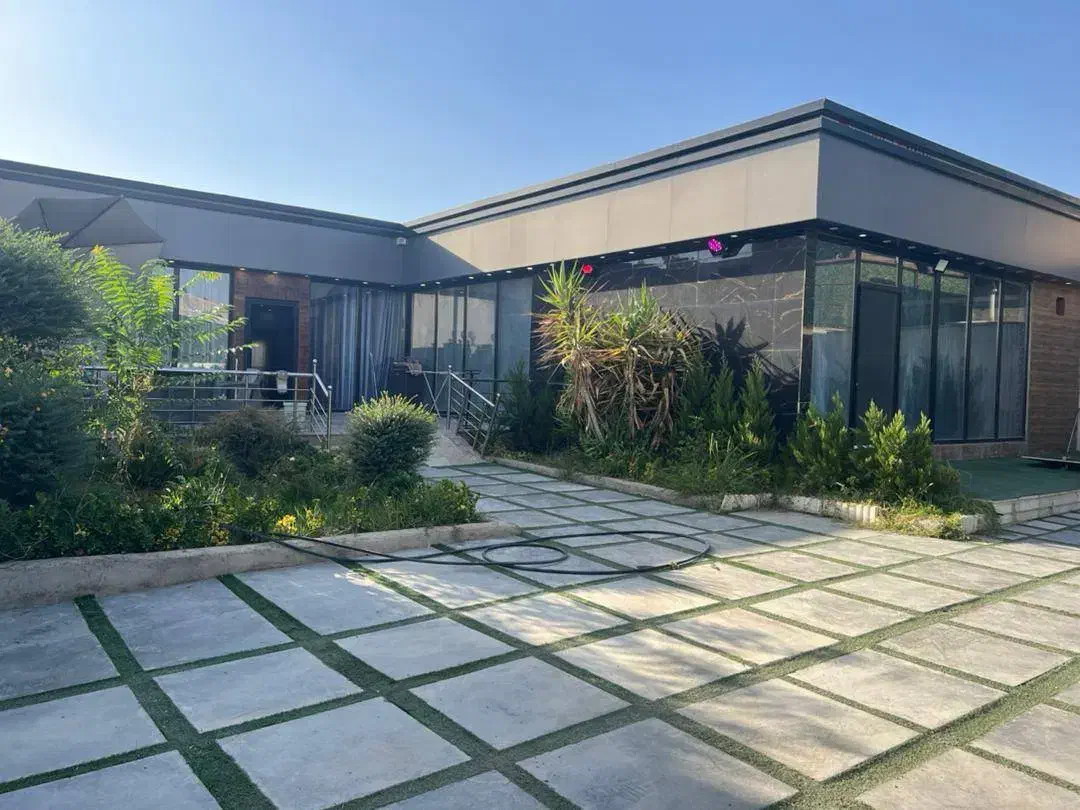 ویلا مدرن سه خواب استخردار شیک|اجارهٔ کوتاهمدت ویلا و باغ|چهارباغ, |دیوار