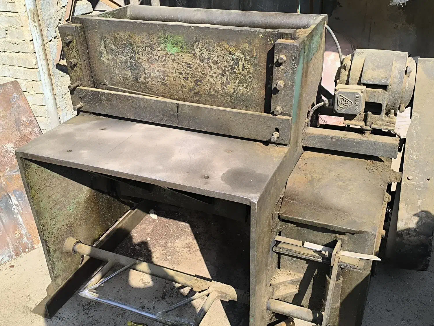 گیوتین قیچی|ماشین‌آلات صنعتی|برخوار, |دیوار