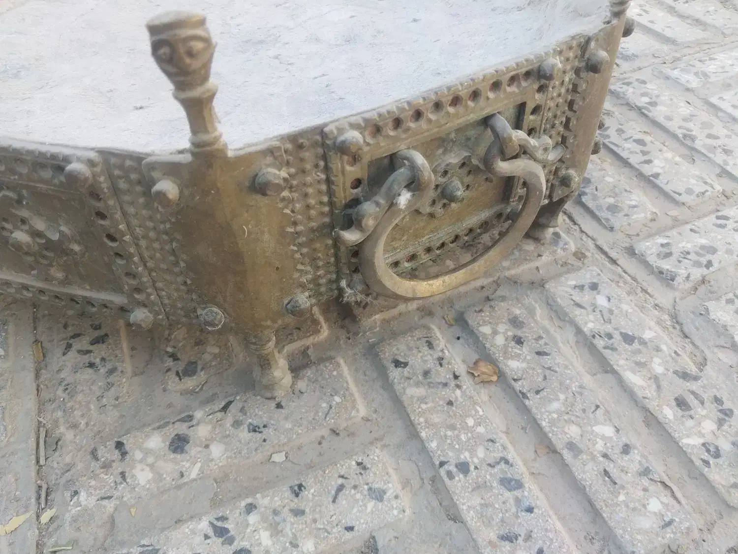 منقل برنجی عتیقه|کلکسیون اشیاء عتیقه|اصفهان, بوستان ناژوان|دیوار