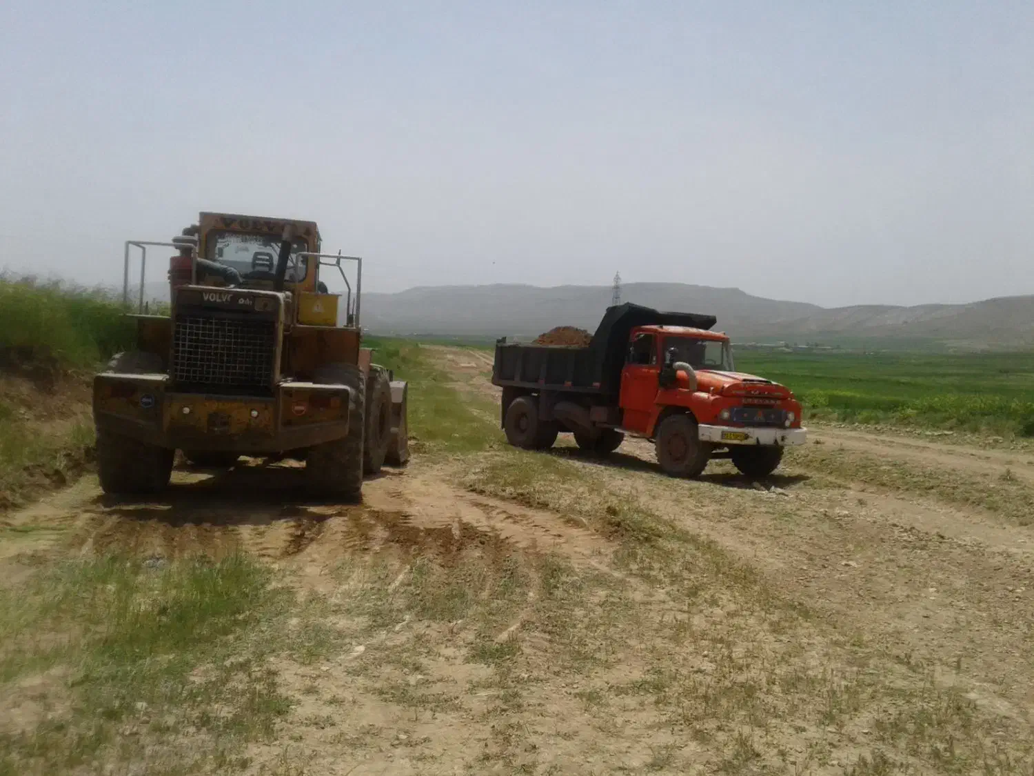 انواع کار بیل لودر کمپرسی خاک|خدمات حمل و نقل|کوهدشت, |دیوار