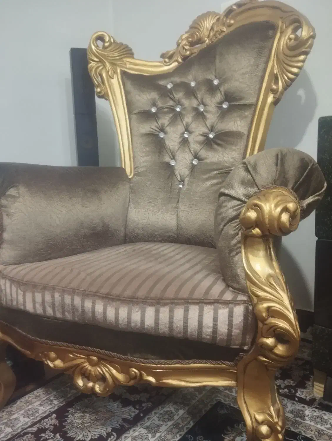 مبل۹نفره سلطنتی سایز بزرگ کاردست و ناهارخوری۴نفره|مبلمان خانگی و میز عسلی|شاهینشهر, عطار|دیوار