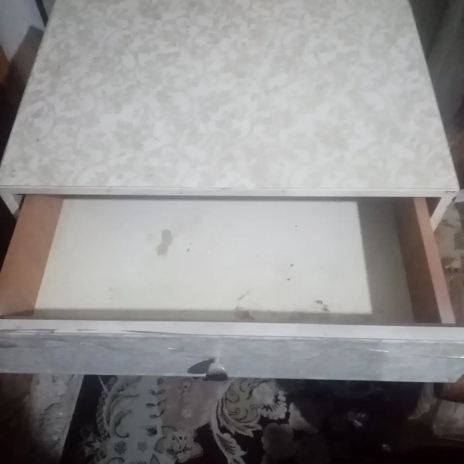 میز کاشت ناخن و قفسه ویترین ارایشگاه|آرایشگاه و سالنهای زیبایی|صدرا-فارس, فاز ۲|دیوار