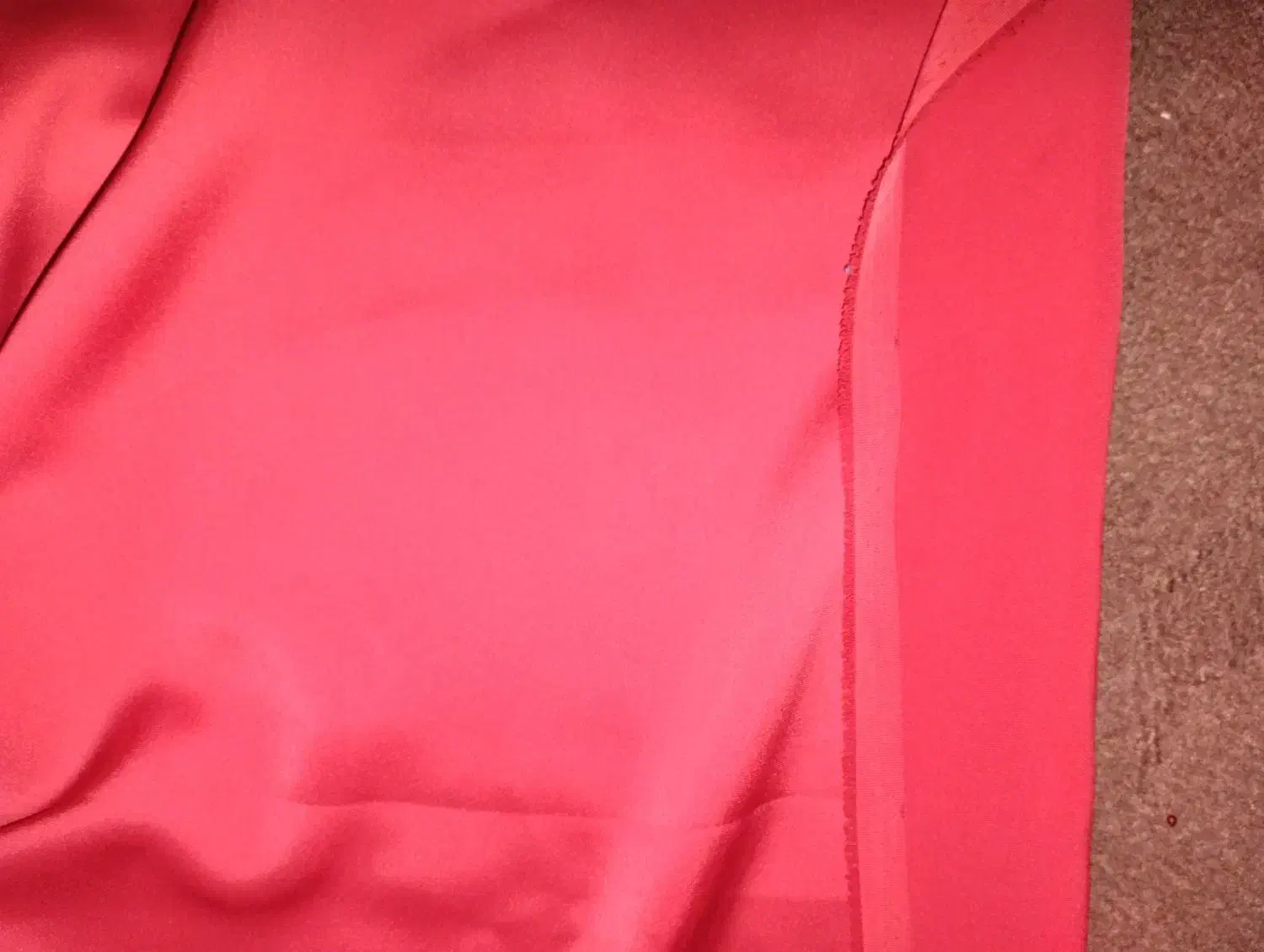 پارچه قرمز|لوازم خیاطی و بافتنی|یزد, |دیوار