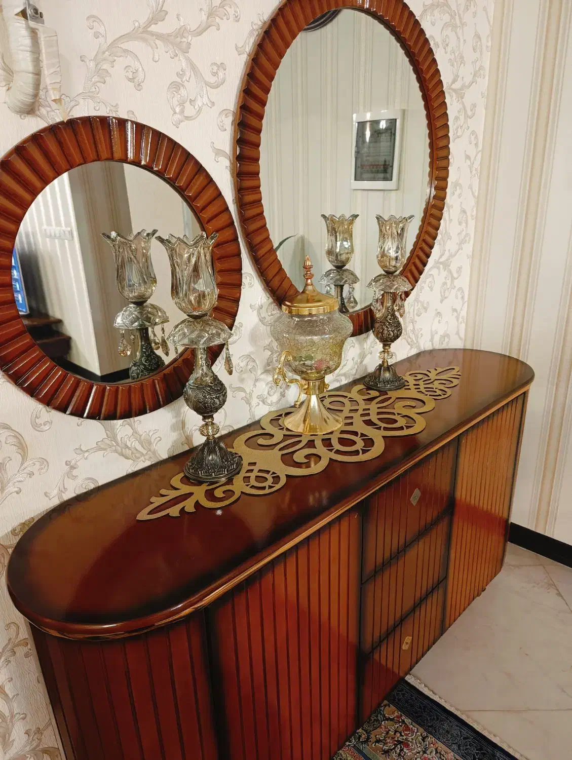 آینه کنسول کاملا سالم و میز تلوزیون|بوفه، ویترین، کنسول|ری, فیروزآبادی|دیوار