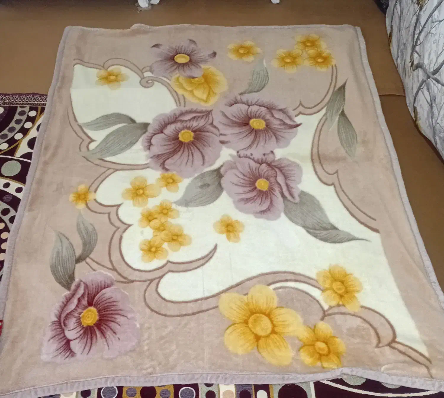 پتوگلبافت|رختخواب، بالش، پتو|قره ضیاالدین, |دیوار