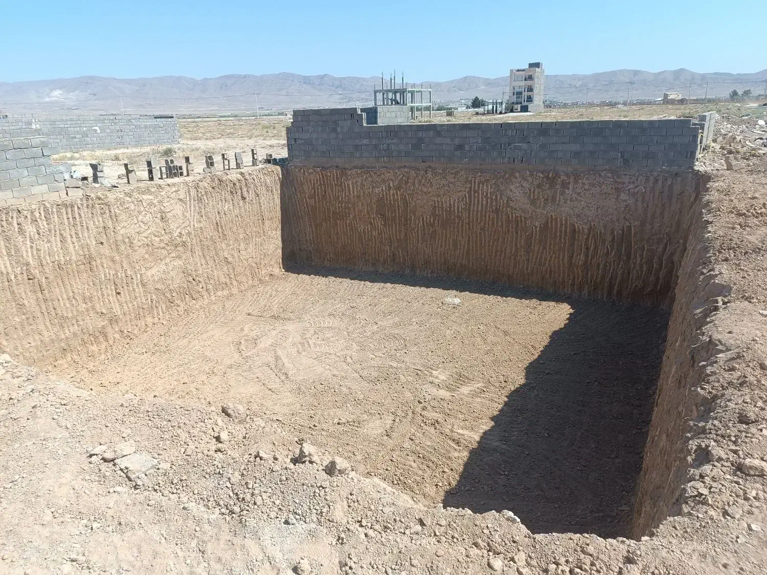 بیل میکانیکی لاستیکی و زنجیری ومینی بیل|خدمات پیشه و مهارت|بجنورد, |دیوار