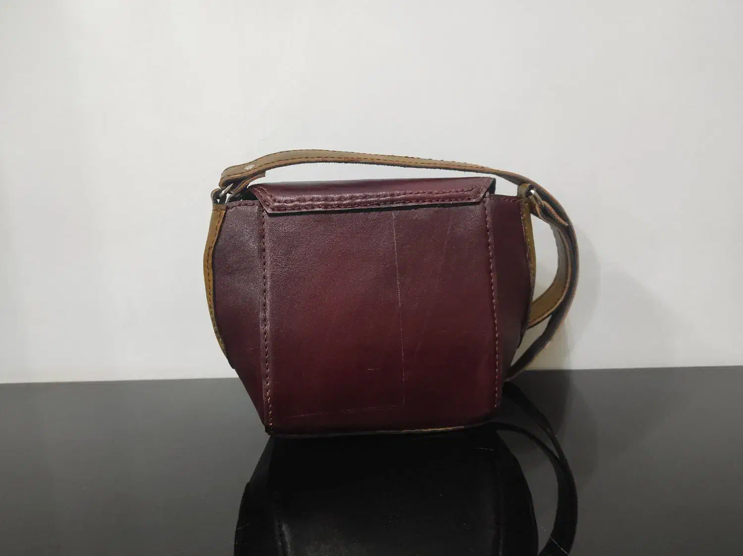 ک ی ف|کیف، کفش، کمربند|پارسآباد, |دیوار