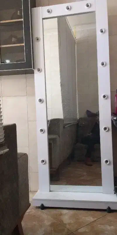 آینه قدی|آینه|رباط‌کریم, رباط‌کریم|دیوار