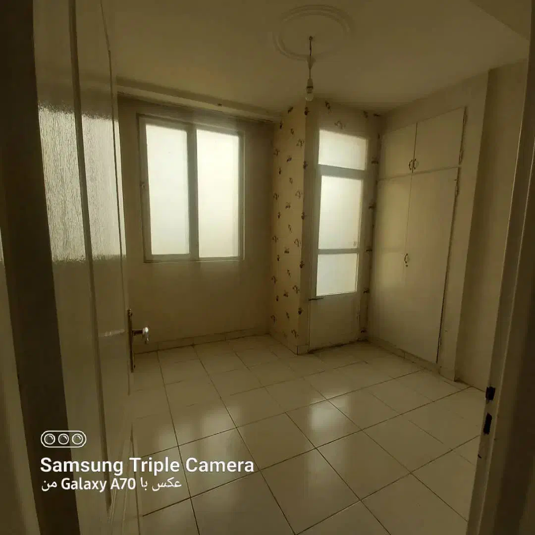 یک واحد آپارتمان تک واحدی در طبقه ۳