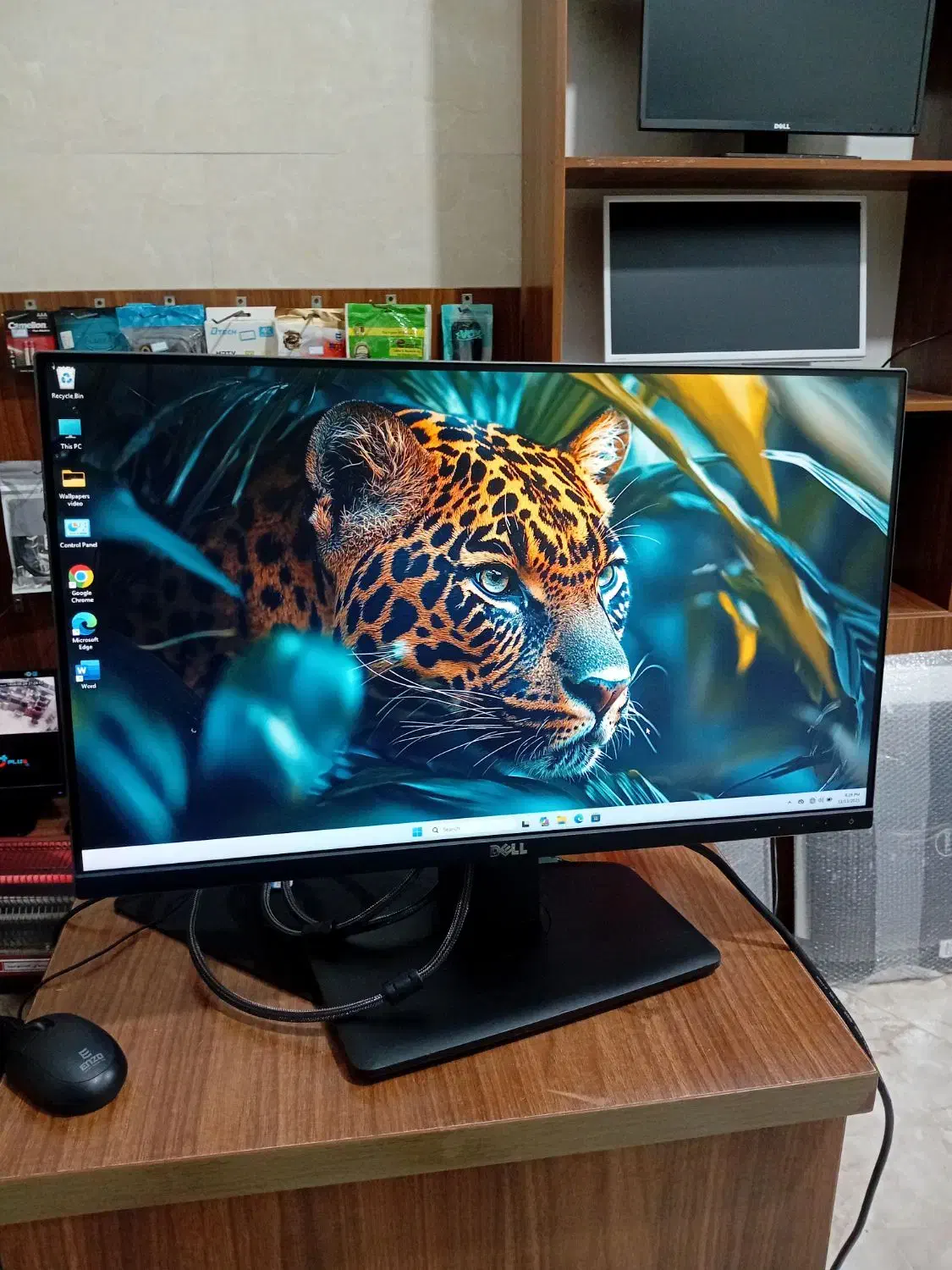 مانیتور ۲۴ اینچ فریم لس برند Dell با پایه آسانسوری|قطعات و لوازم جانبی رایانه|بابل, |دیوار