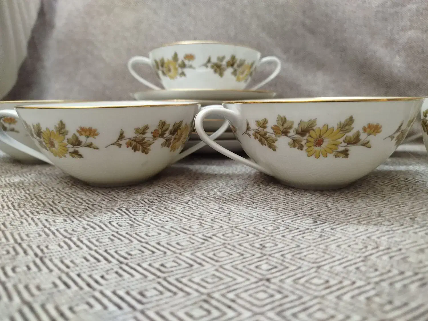 فنجان و نعلبکی قدیمی|ظروف سرو و پذیرایی|تهران, زنجان جنوبی|دیوار