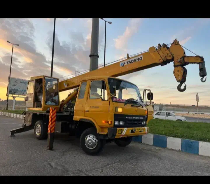 جرثقیل 7 تن دکل بلند همراه با سبد|خدمات حمل و نقل|یاسوج, |دیوار