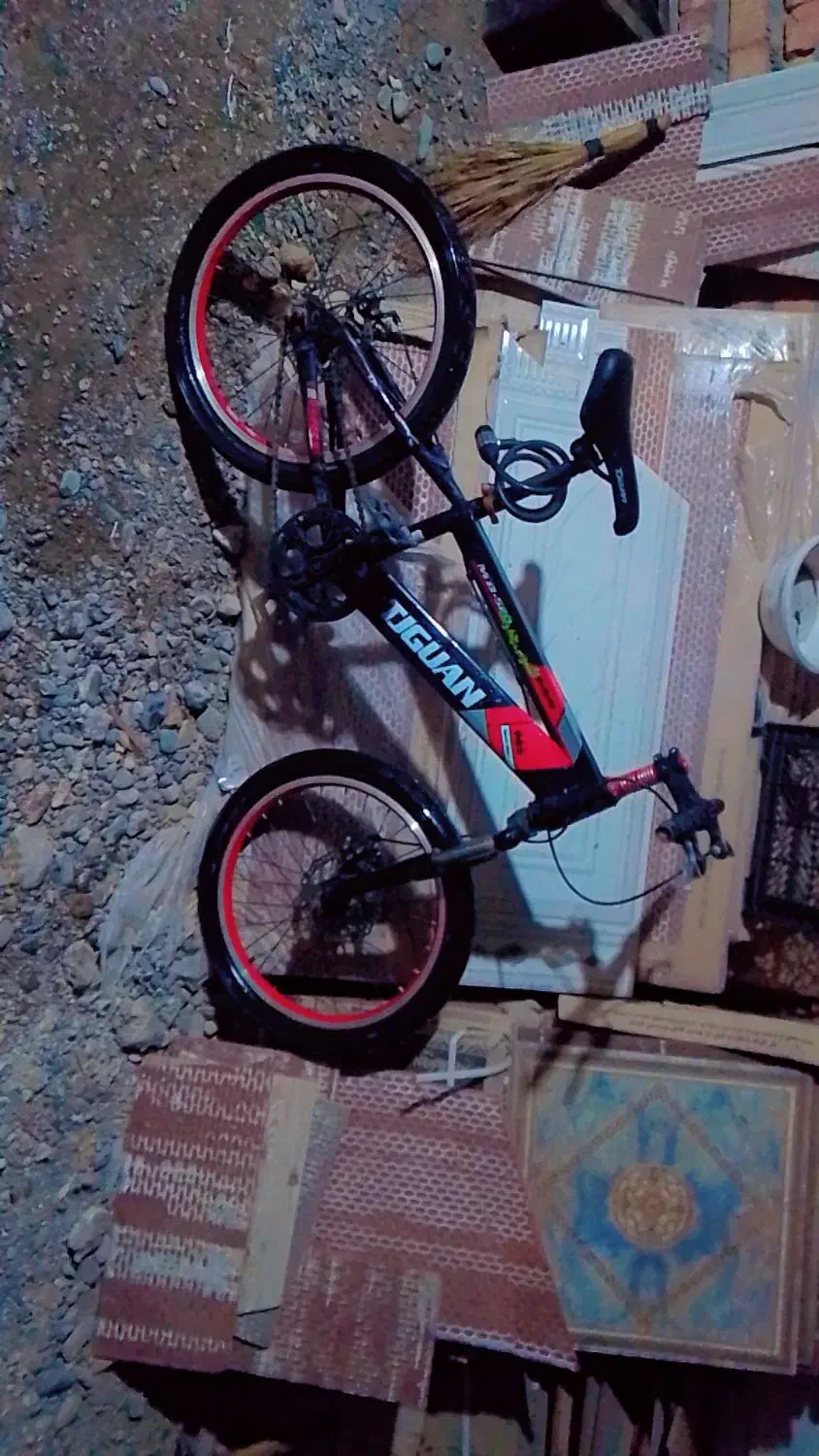 دوچرخه|دوچرخه، اسکیت، اسکوتر|کنارک, |دیوار