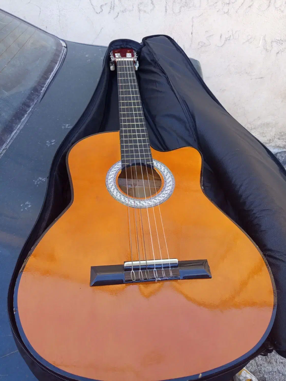 گیتار|گیتار، بیس، امپلیفایر|دورود, |دیوار