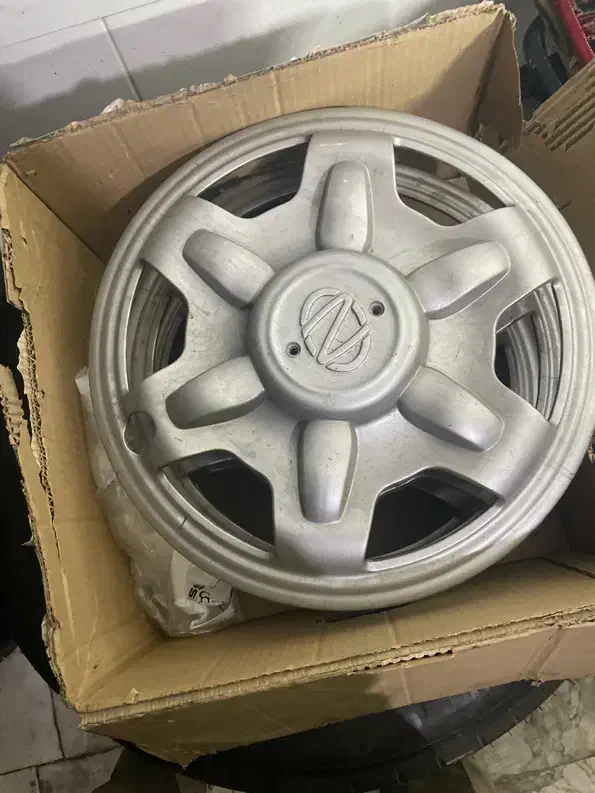 لاستیک عقب نیسان|قطعات یدکی و لوازم جانبی|پاکدشت, پاکدشت (مامازند)|دیوار