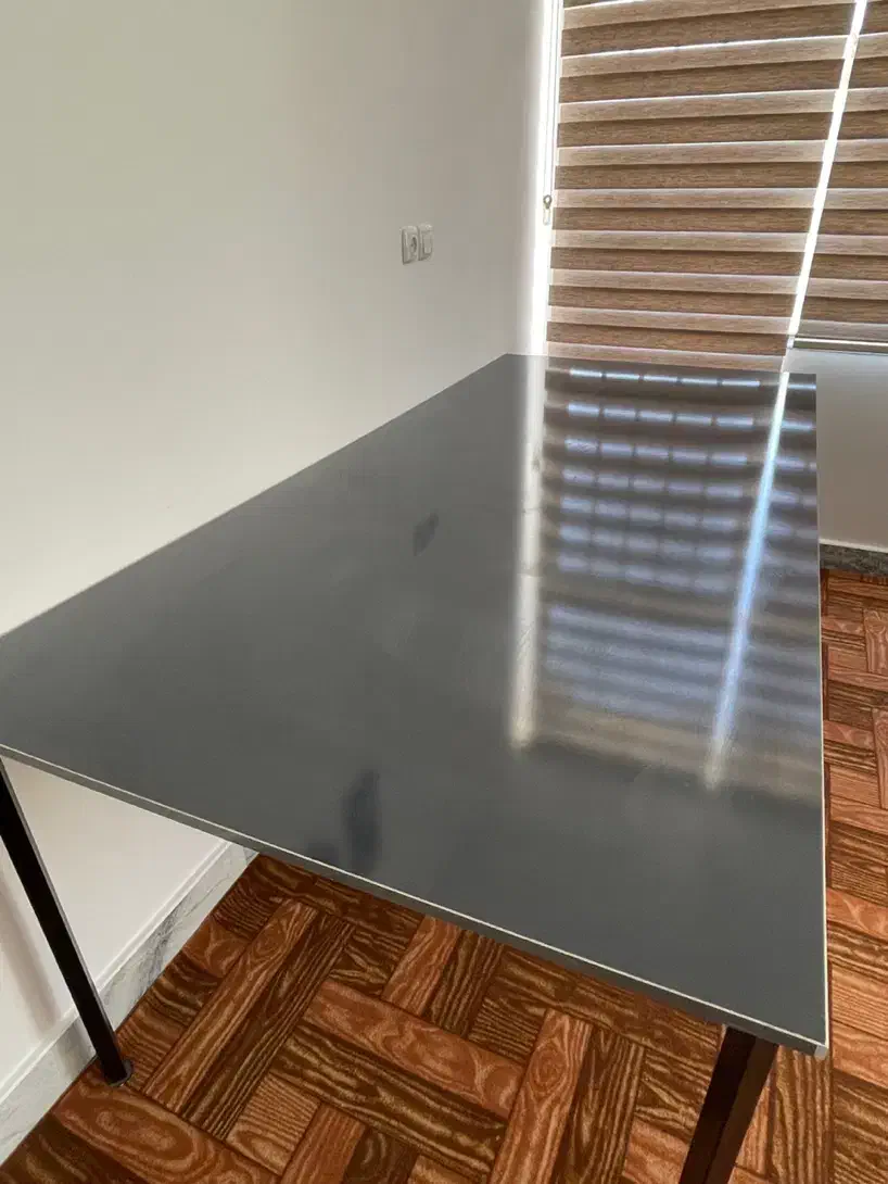 میز بزرگ|میز تحریر و کامپیوتر|مبارکه, |دیوار