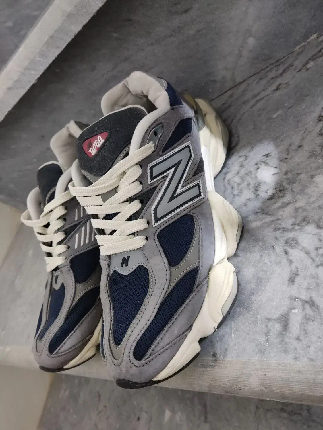 کفش نیوبالانس|کیف، کفش، کمربند|صدرا-فارس, فاز ۱|دیوار