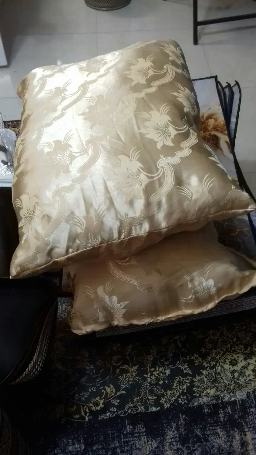 بالشت|رختخواب، بالش، پتو|بجنورد, |دیوار