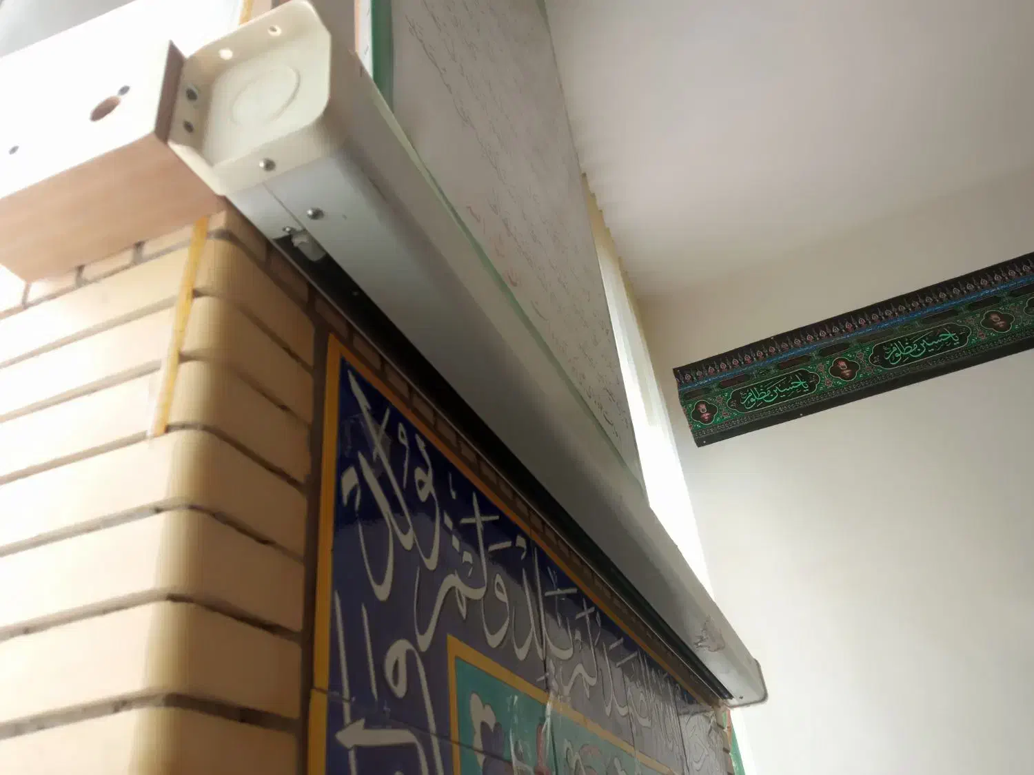 دینا پرژکتور خانگی با پرده سینما برقی|تلویزیون و پروژکتور|کاشمر, |دیوار