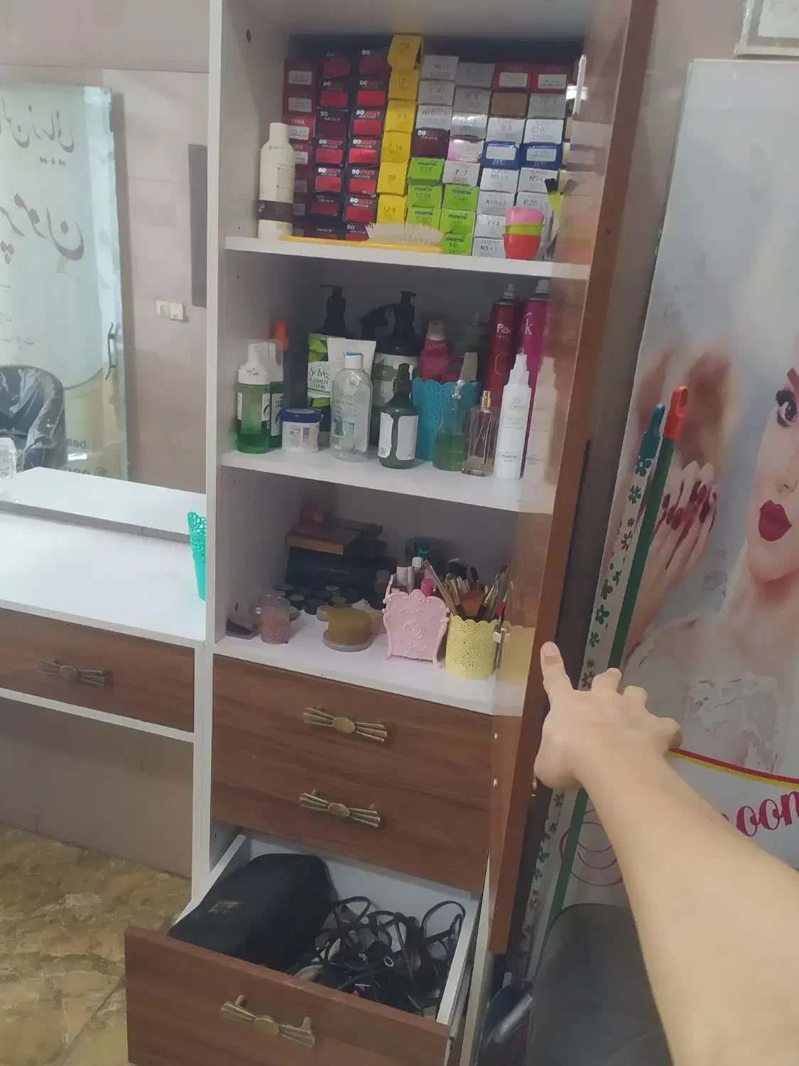 دکور آرایشگاه|آرایشگاه و سالنهای زیبایی|ماهدشت, |دیوار