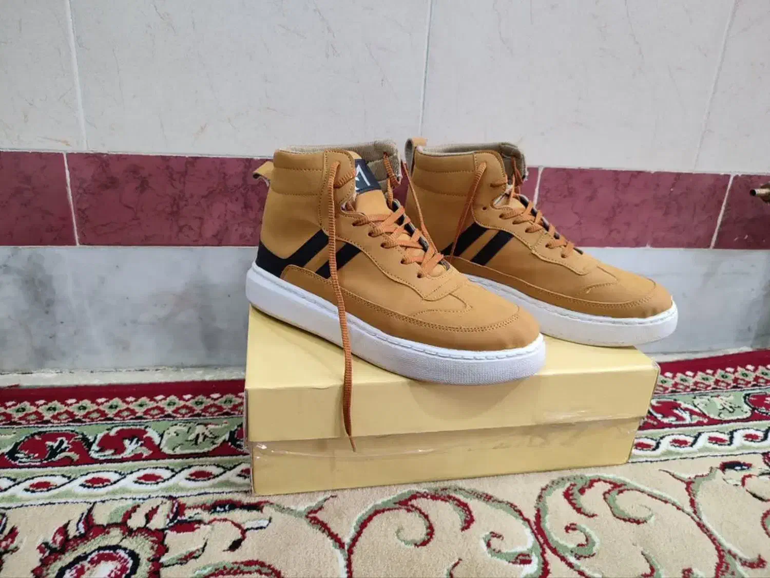 کفش نیم بوت|کیف، کفش، کمربند|کویرات, |دیوار