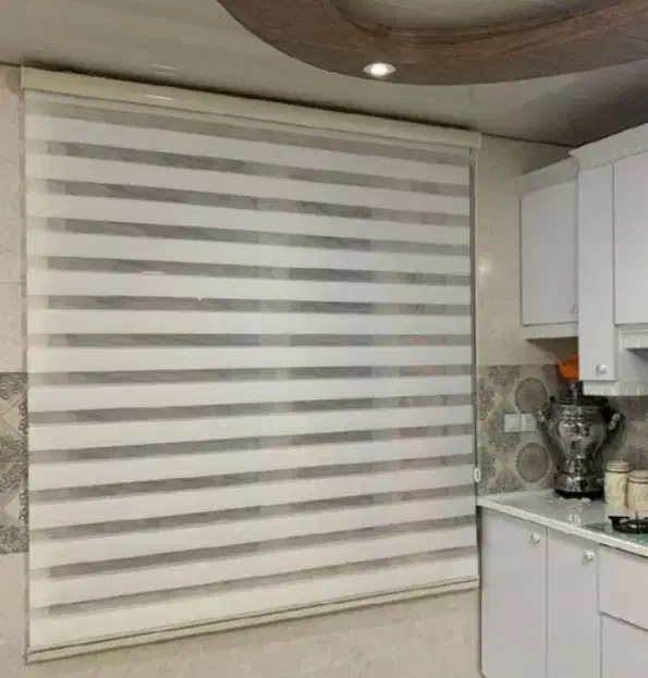 پرده زبرا سفید صدفی عرض۱۲۵ و ارتفاع ۱۳۵|پرده، رانر، رومیزی|کاشان, فاز ۱ ناجی آباد|دیوار