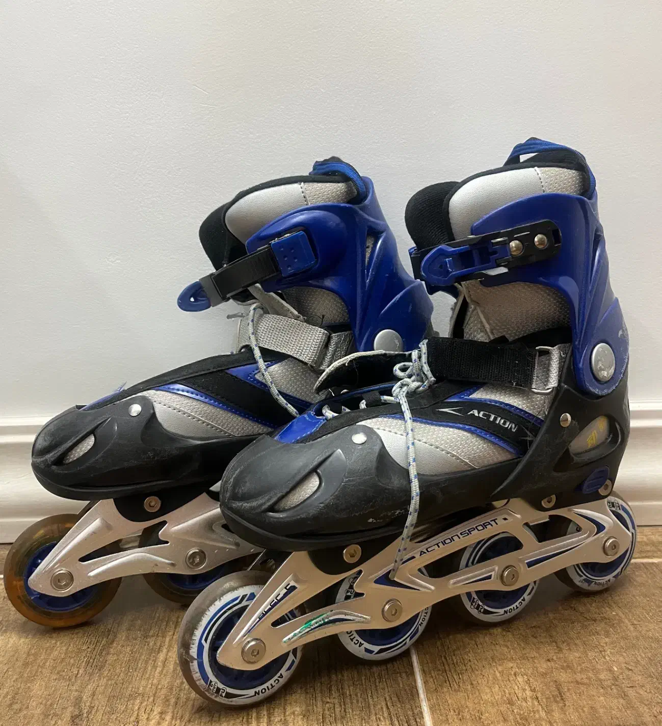 کفش اسکیت|دوچرخه، اسکیت، اسکوتر|سیرجان, |دیوار