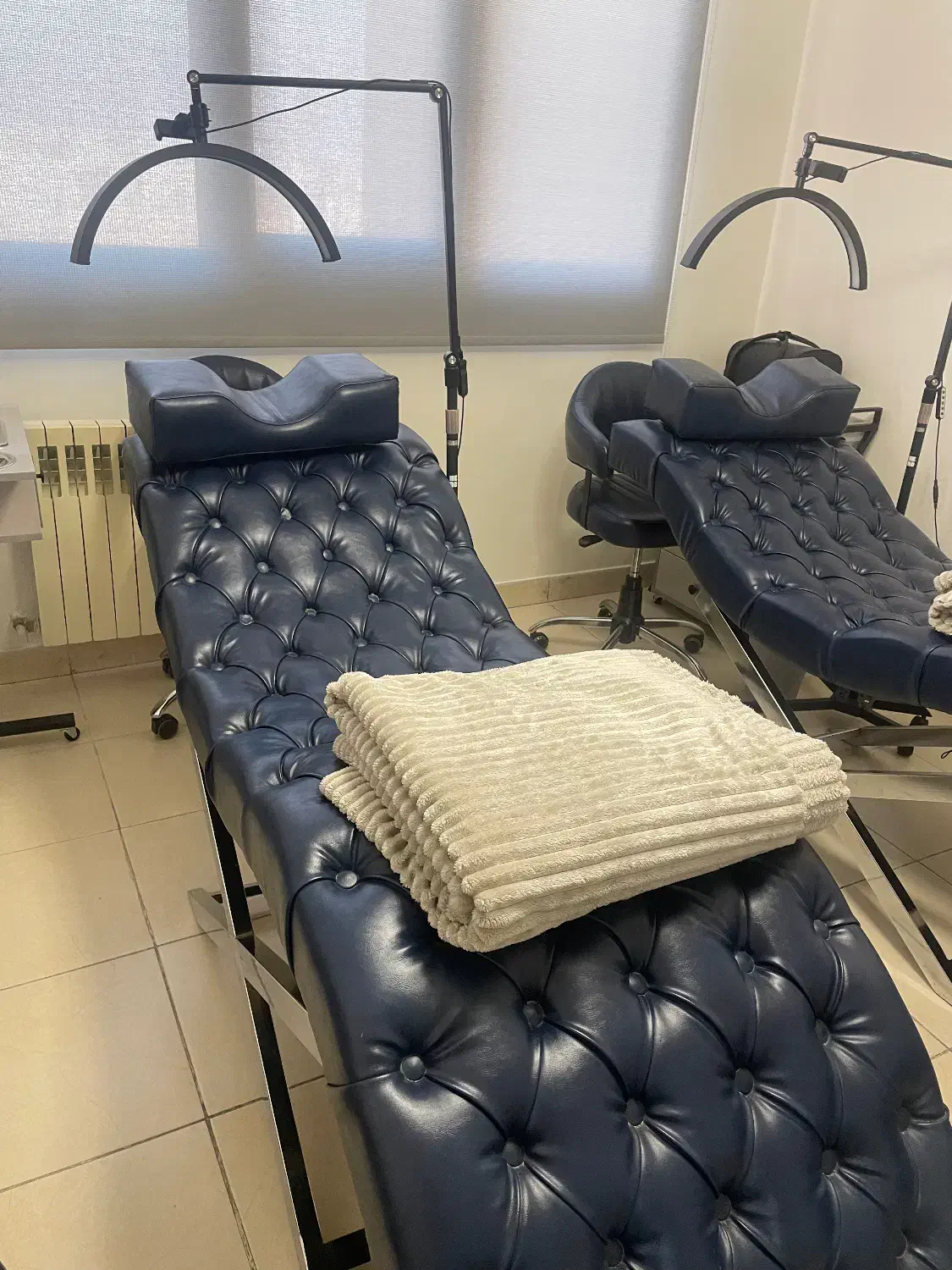 اجاره میز ناخن و تخت اکستنشن و کوتاهی مو|خدمات آرایشگری و زیبایی|پرند, فاز ۲|دیوار