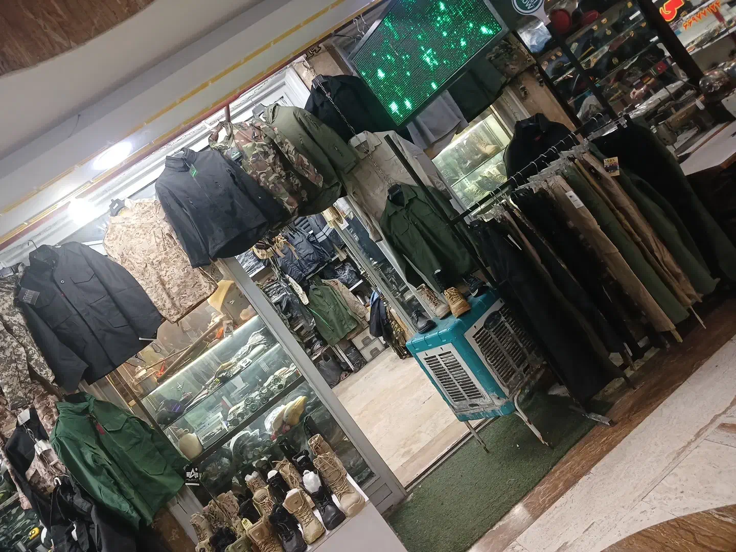 فروشندگی لباس نظامی|استخدام بازاریابی و فروش|تهران, منیریه|دیوار