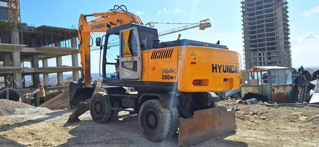 هیوندا ۲۰۰ لاستیکی|خودرو سنگین|تبریز, |دیوار