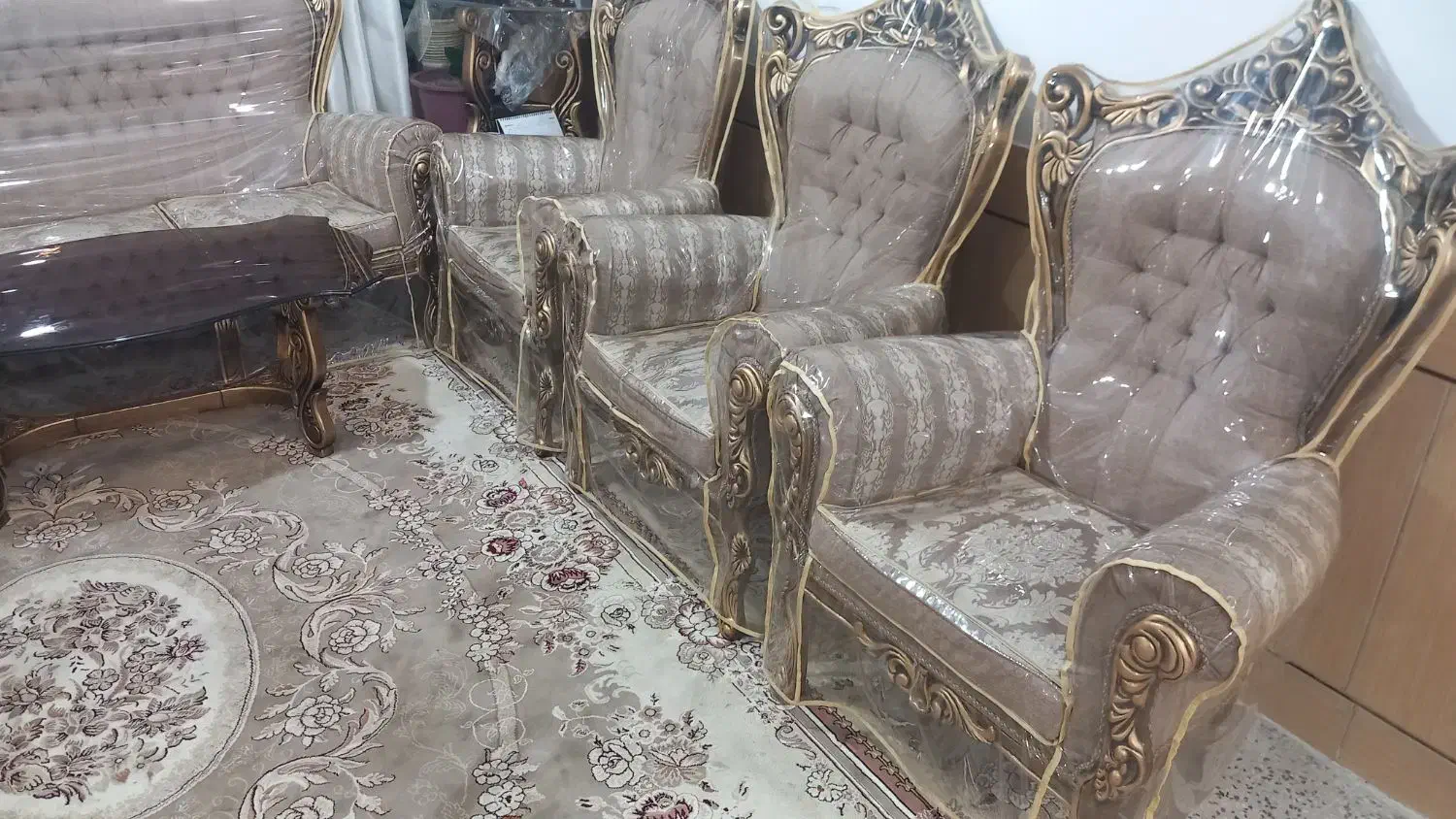 مبل|مبلمان خانگی و میز عسلی|اصفهان, بوستان زاینده رود|دیوار