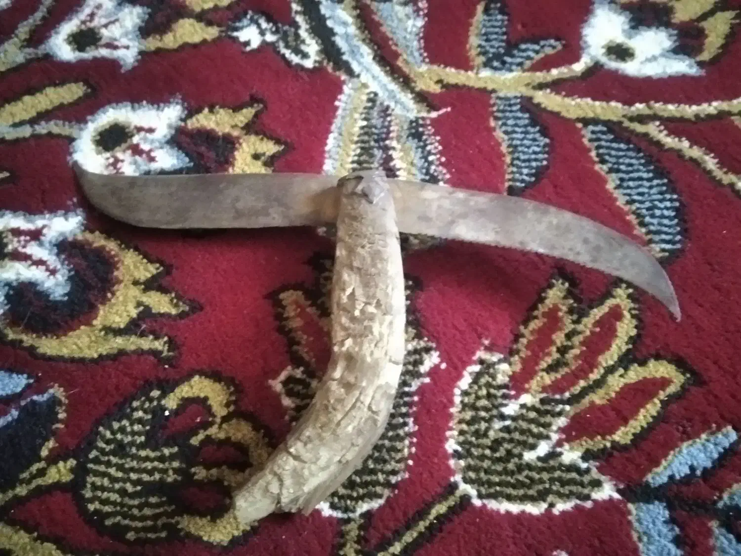 یک عددچاقوقدیمی دوتیغ|کلکسیون اشیاء عتیقه|شوشتر, |دیوار