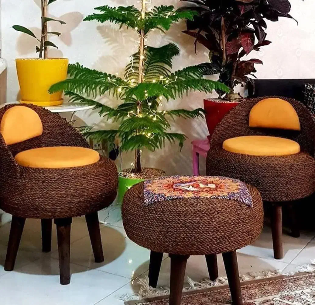 صندلی حصیری|میز و صندلی غذاخوری|تهران, فلسطین (میدان انقلاب)|دیوار