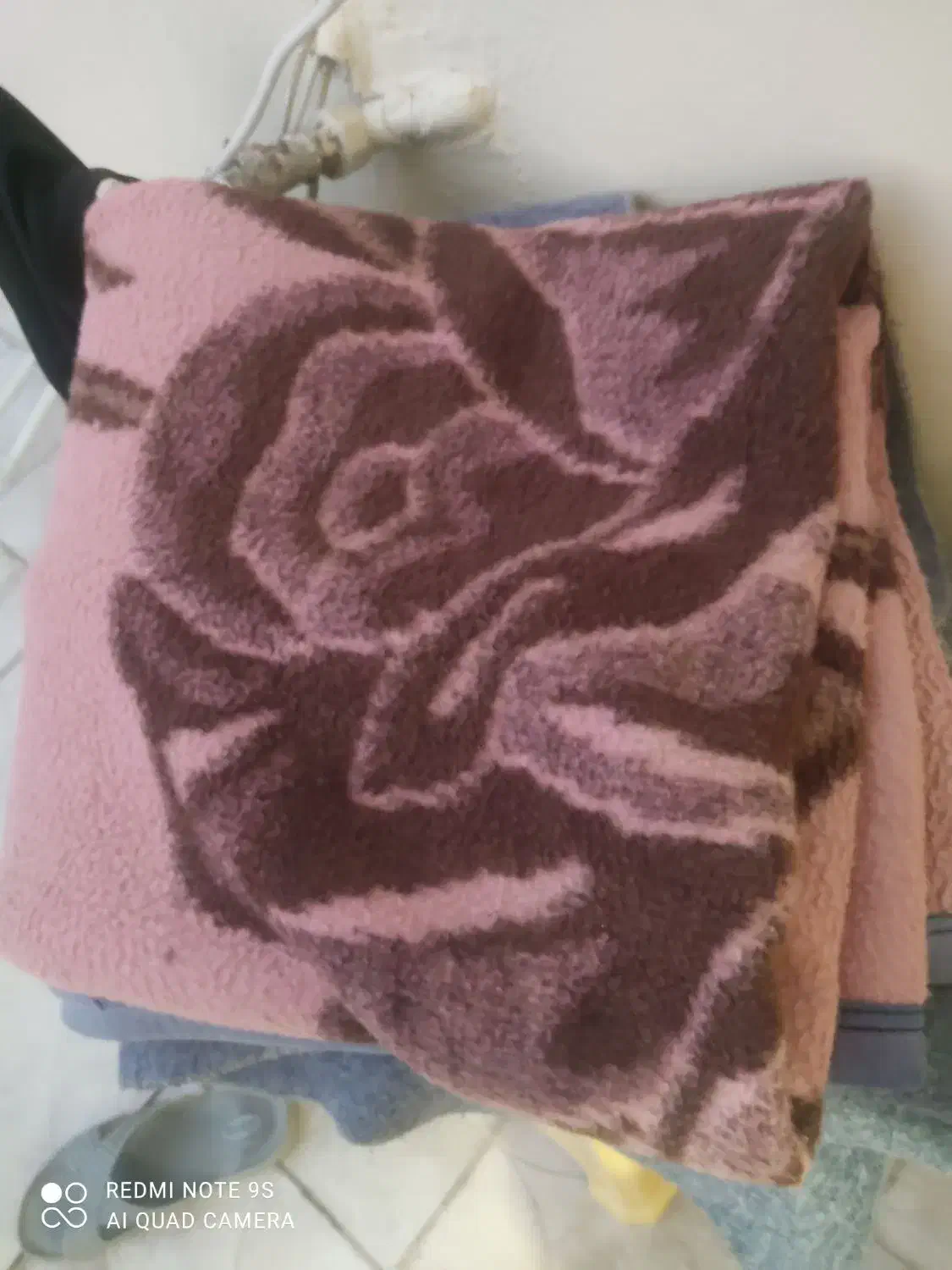 دو عدد پتو|رختخواب، بالش، پتو|مشهد, کارگران|دیوار