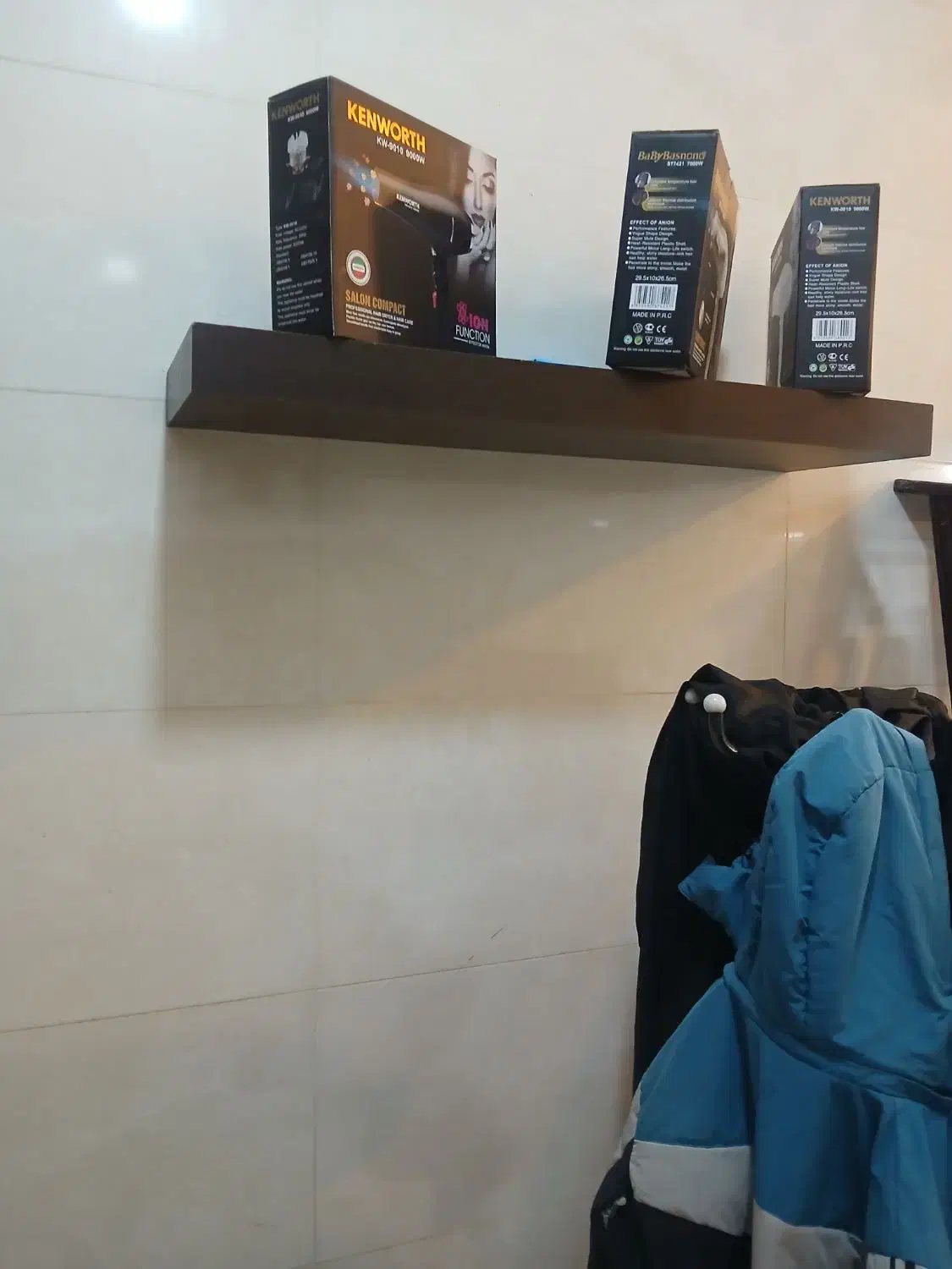 دکور ارایشگاه باکس|آرایشگاه و سالن‌های زیبایی|اصفهان, باتون|دیوار