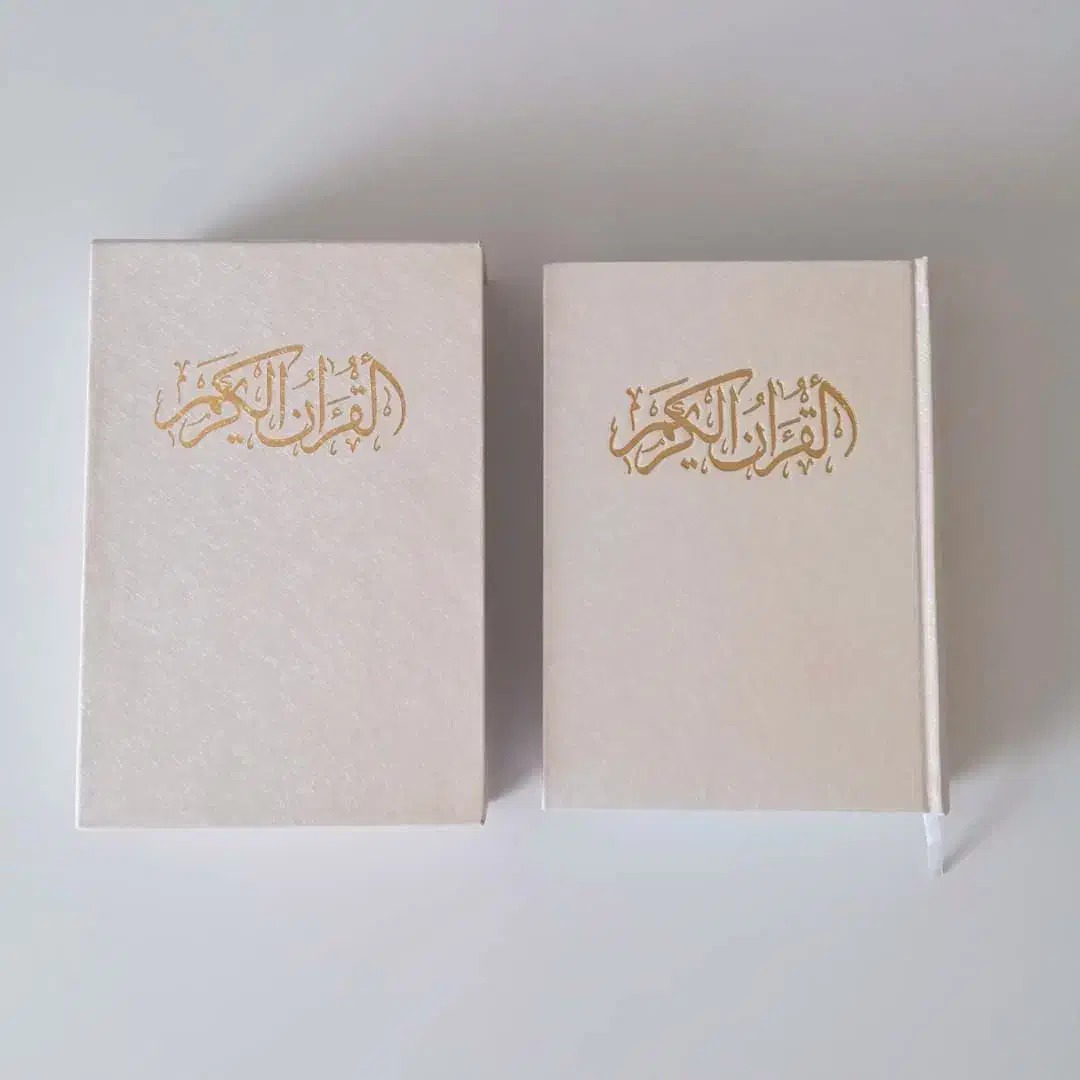 کتاب قرآن سفید با قاب|کتاب و مجله مذهبی|شیراز, شهرک گلستان|دیوار