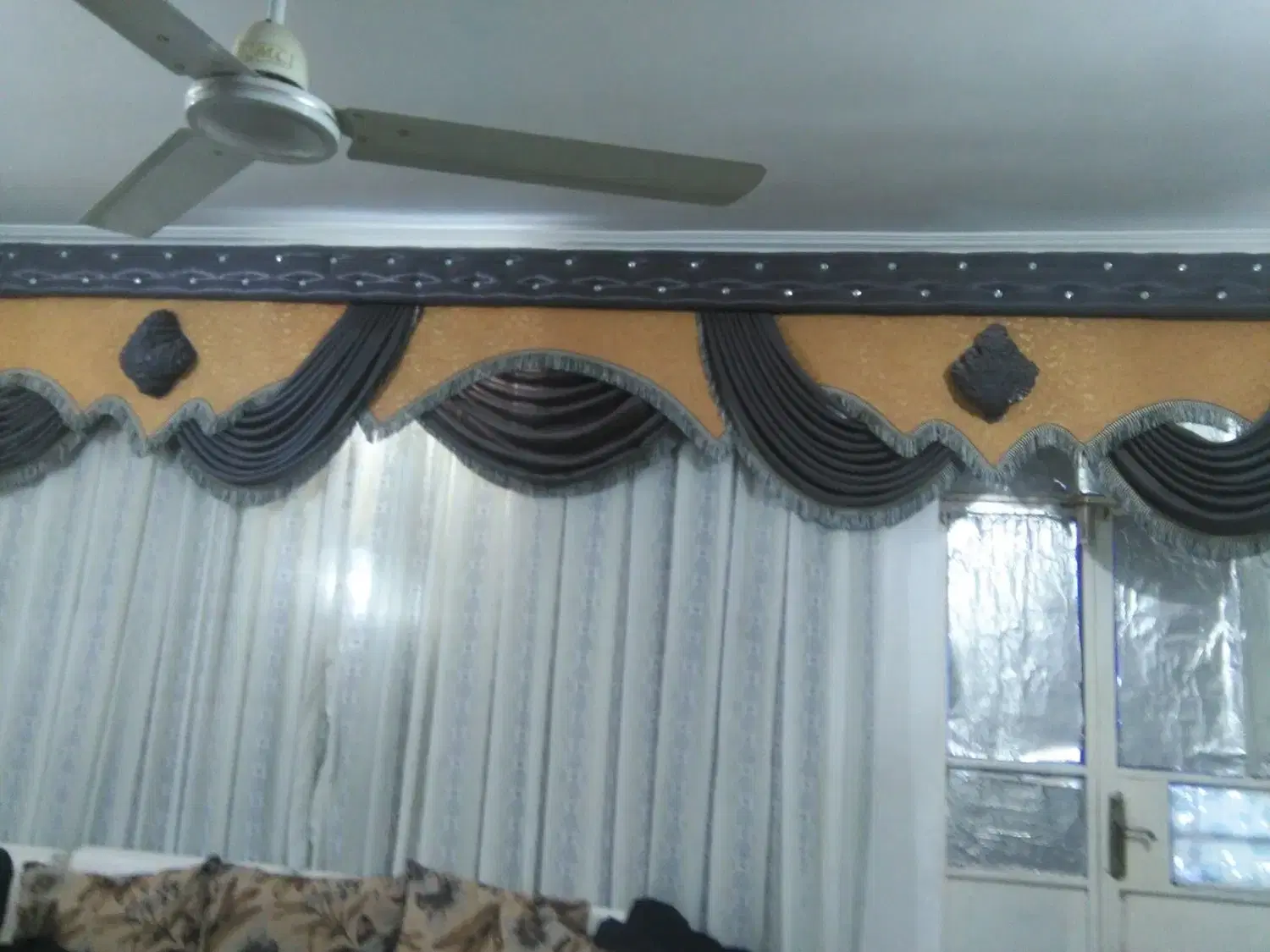 پرده|پرده، رانر، رومیزی|چغادک, |دیوار