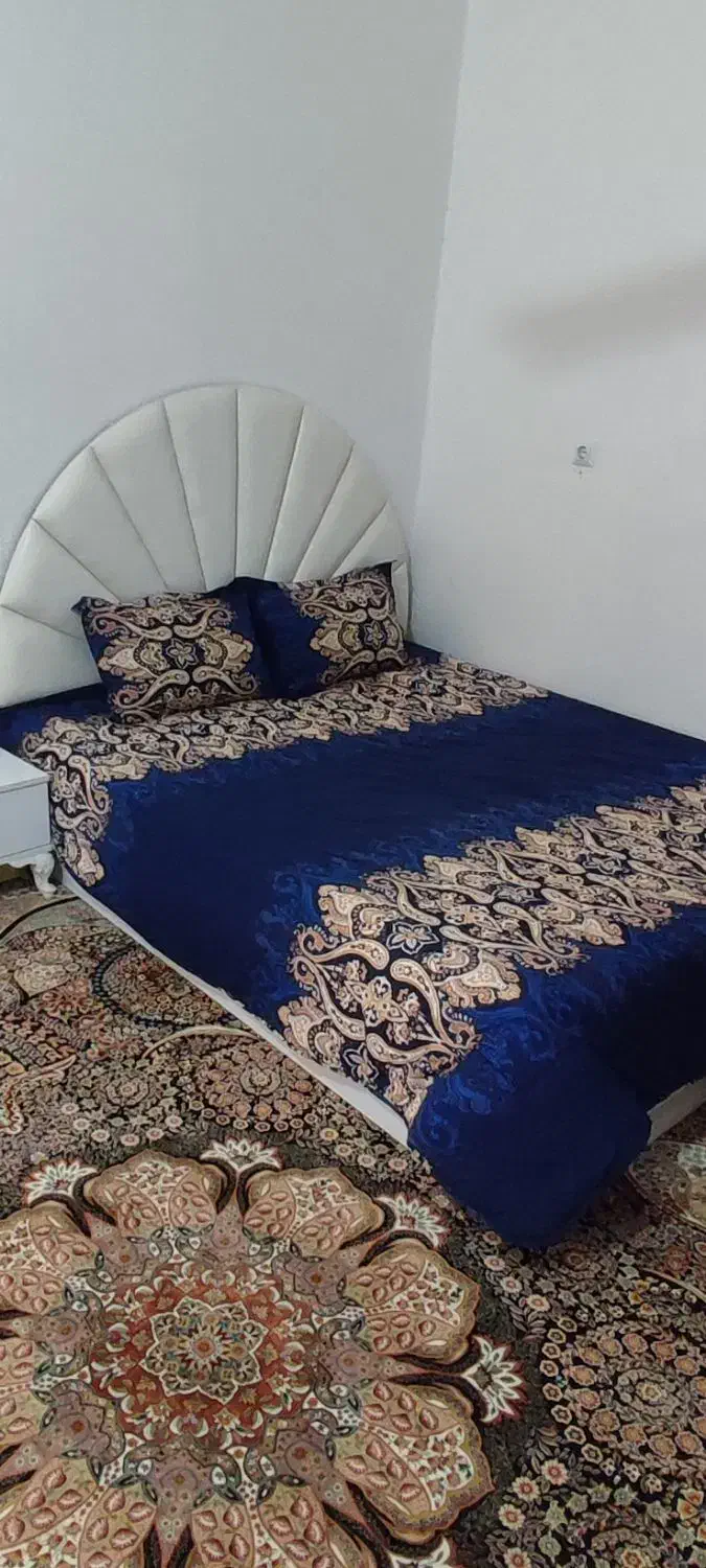 تخت دونفره همراه با تشک کاملا سالم و نو قیمت۸۵۰۰|تخت و سرویس خواب|شوش, |دیوار
