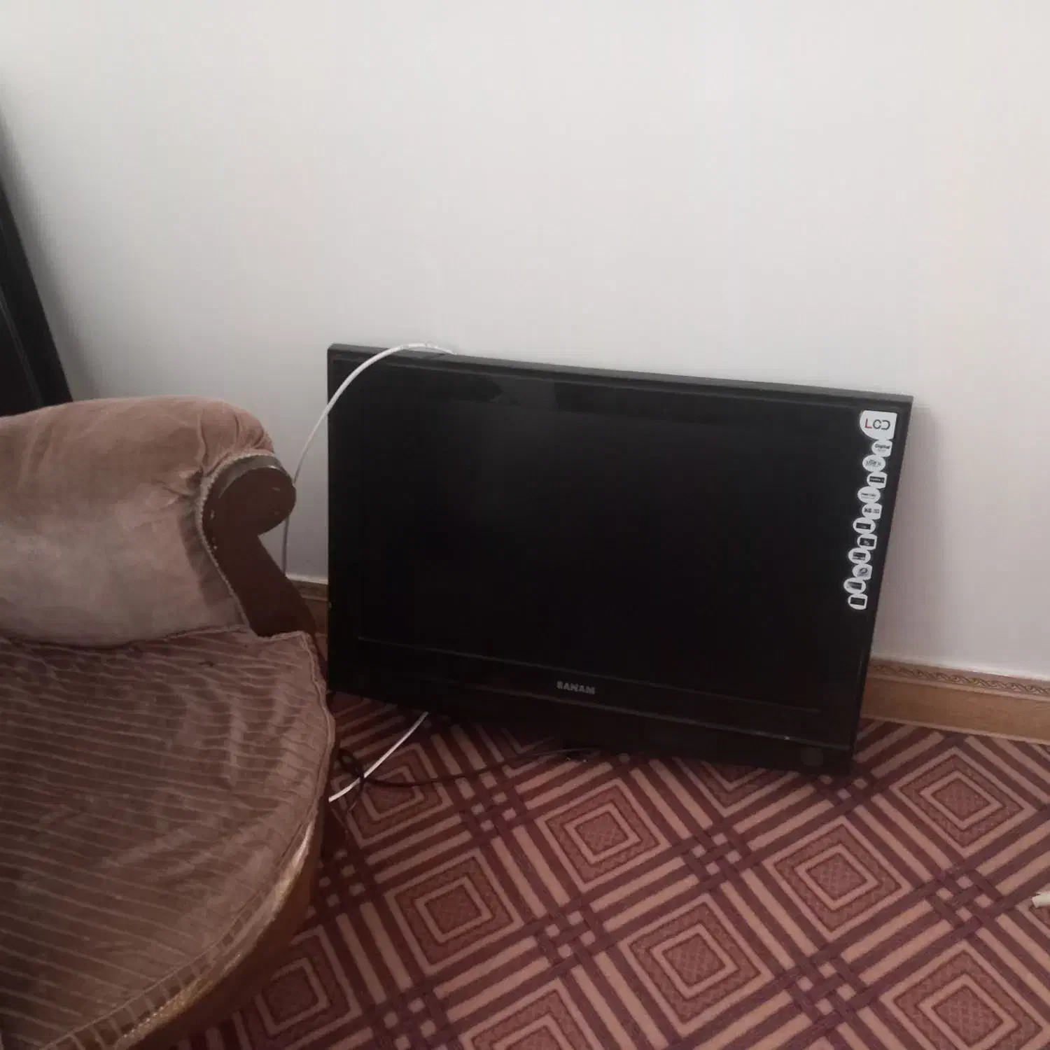 تعدادی وسایل خونه|تلویزیون و پروژکتور|نجف‌آباد, صالح آباد|دیوار