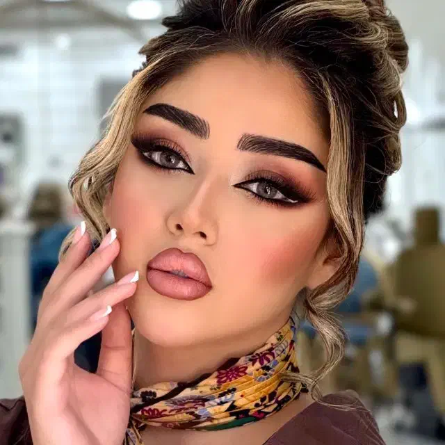 میکاپ و شنیون و آموزش توسط ماهر ترین اساتید|خدمات آرایشگری و زیبایی|کرج, گلشهر|دیوار