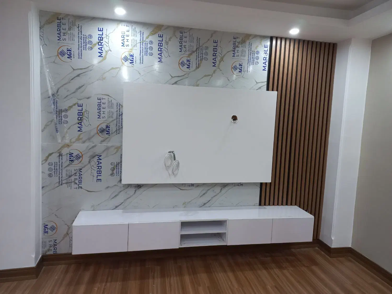 اعتمادی هستم نصاب پارکت،قرنیز،کفپوش با ۵ سال ضمانت|خدمات پیشه و مهارت|رشت, رشتیان|دیوار